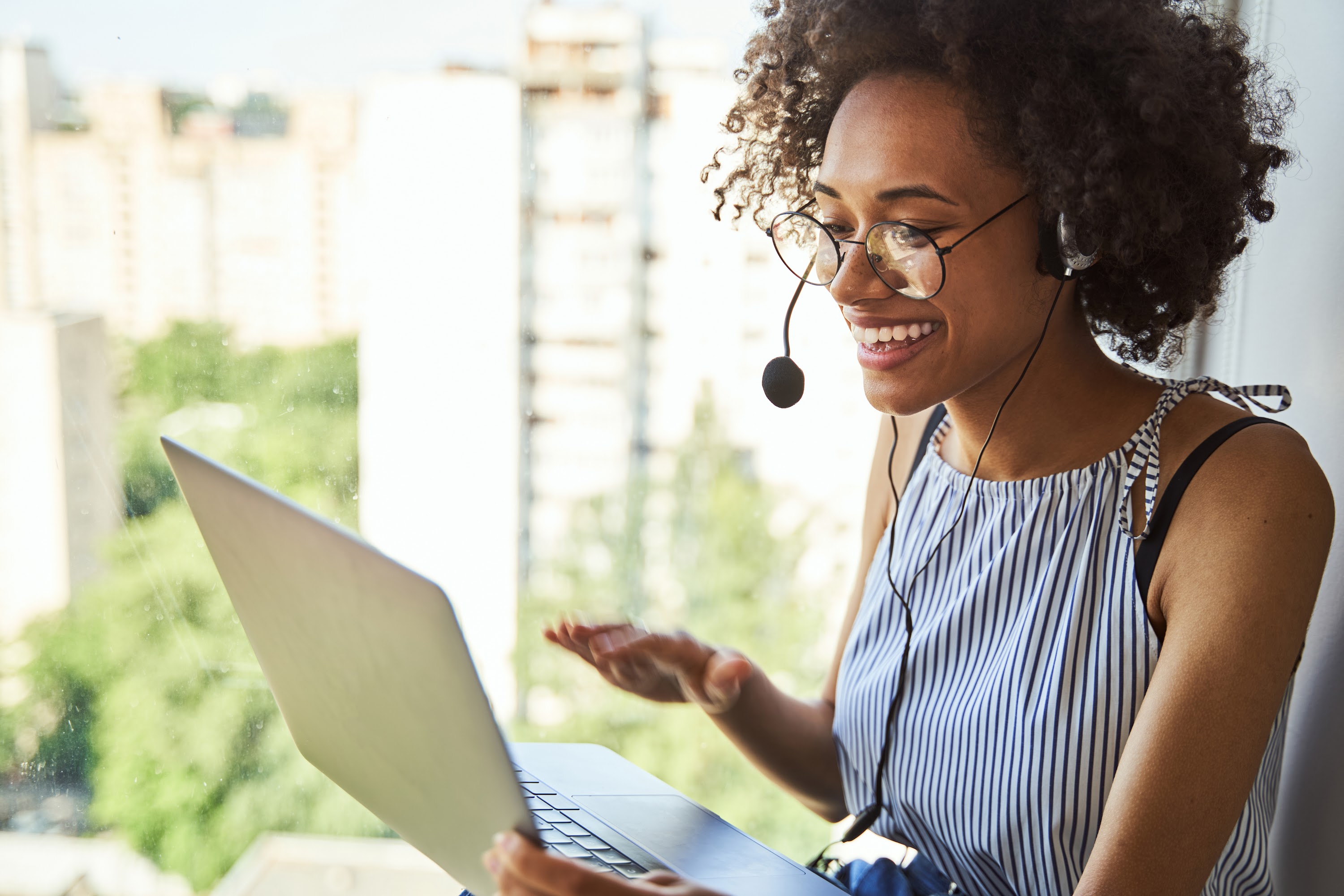 female-in-the-headset-and-glasses-communicating-vi-2024-10-18-08-39-47-utc.jpg