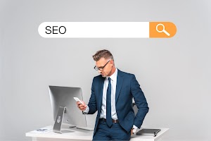 handsome-businessman-leaning-on-table-and-using-sm-2024-11-17-23-21-38-utc.jpg