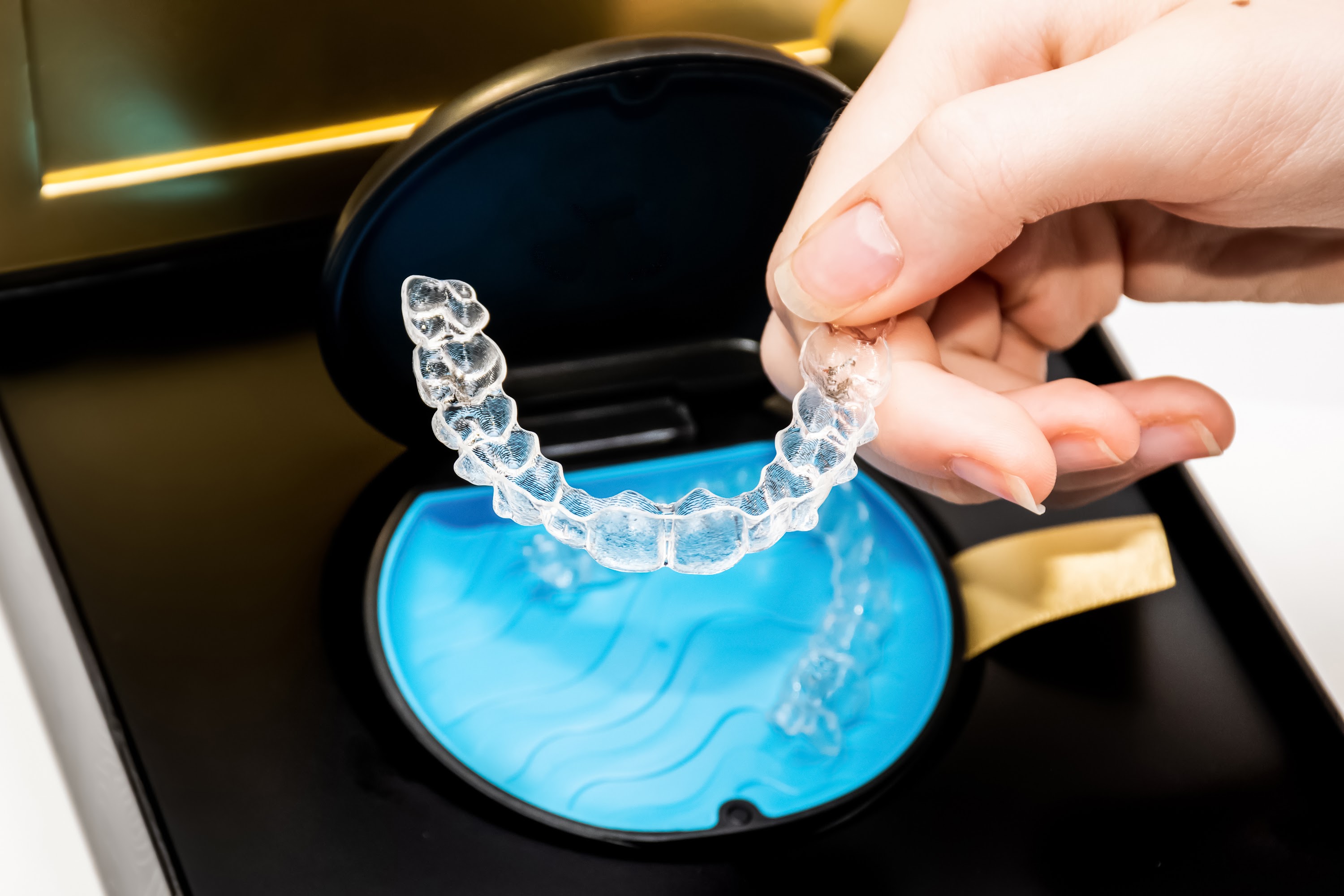 transparent-aligners-in-a-box-invisible-braces-c-2023-11-27-05-20-13-utc.jpg