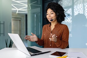 young-beautiful-woman-talking-to-customers-remotel-2023-11-27-05-08-58-utc.jpg