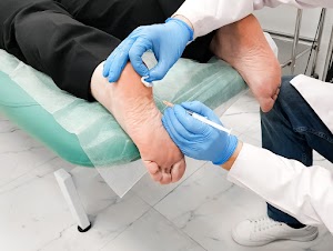 doctor-makes-injection-medical-blockade-of-hormona-2024-12-02-22-45-40-utc.jpg