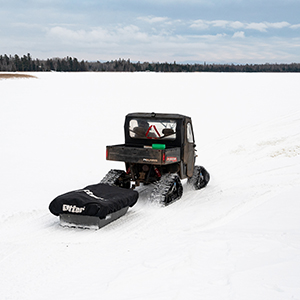 Camso_Powersporst_Cote-a-cote_vehicule_Systeme-chenille_Lac_Peche-glace_300x300.jpg