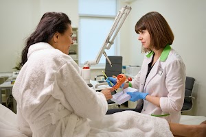 consultation-with-specialist-before-procedure-for-2024-07-04-02-43-24-utc.jpg