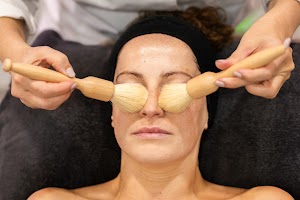 crop-beautician-applying-cosmetic-product-with-bru-2024-02-19-21-26-25-utc.jpg