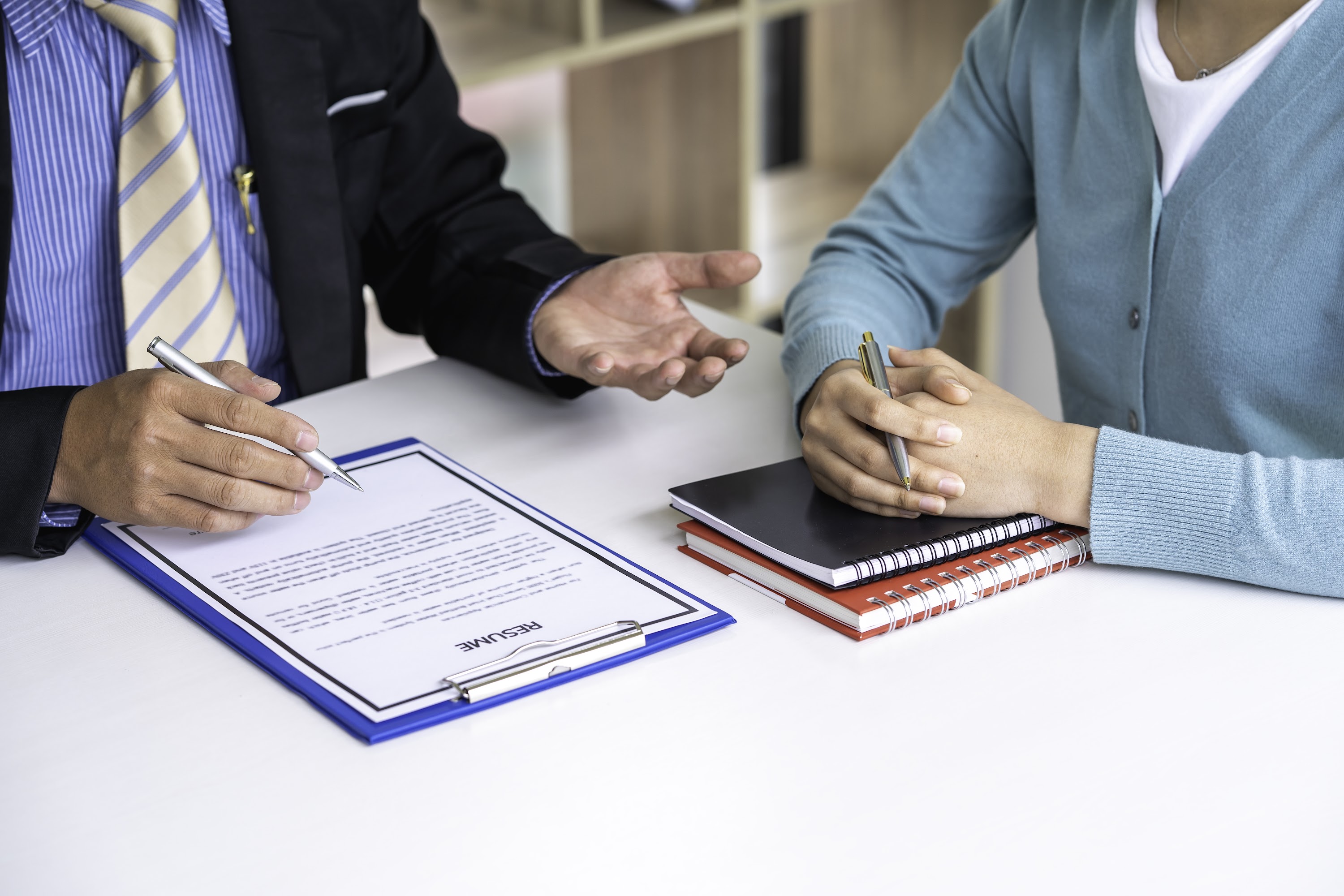 hr-managers-are-interviewing-job-applicants-who-fi-2023-11-27-05-21-29-utc.jpg