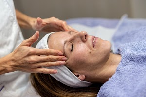 young-brunette-enjoying-cleansing-facial-massage-2023-11-27-05-14-36-utc.jpg