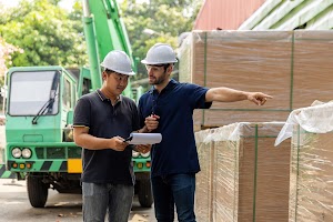 warehouse-worker-working-in-warehouse-storage-2024-01-02-23-22-02-utc.jpg