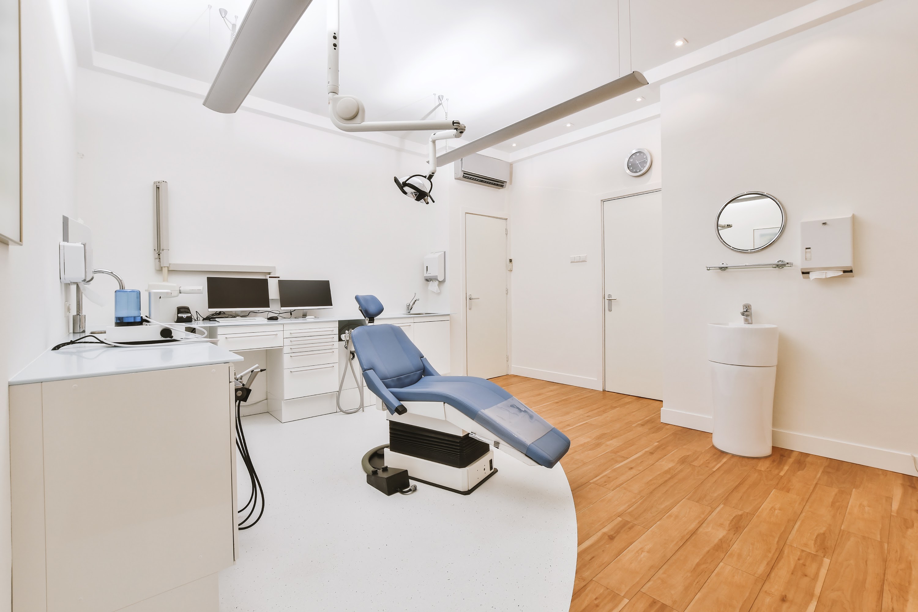 interior-of-modern-dentist-office-2025-02-09-23-07-42-utc.jpg