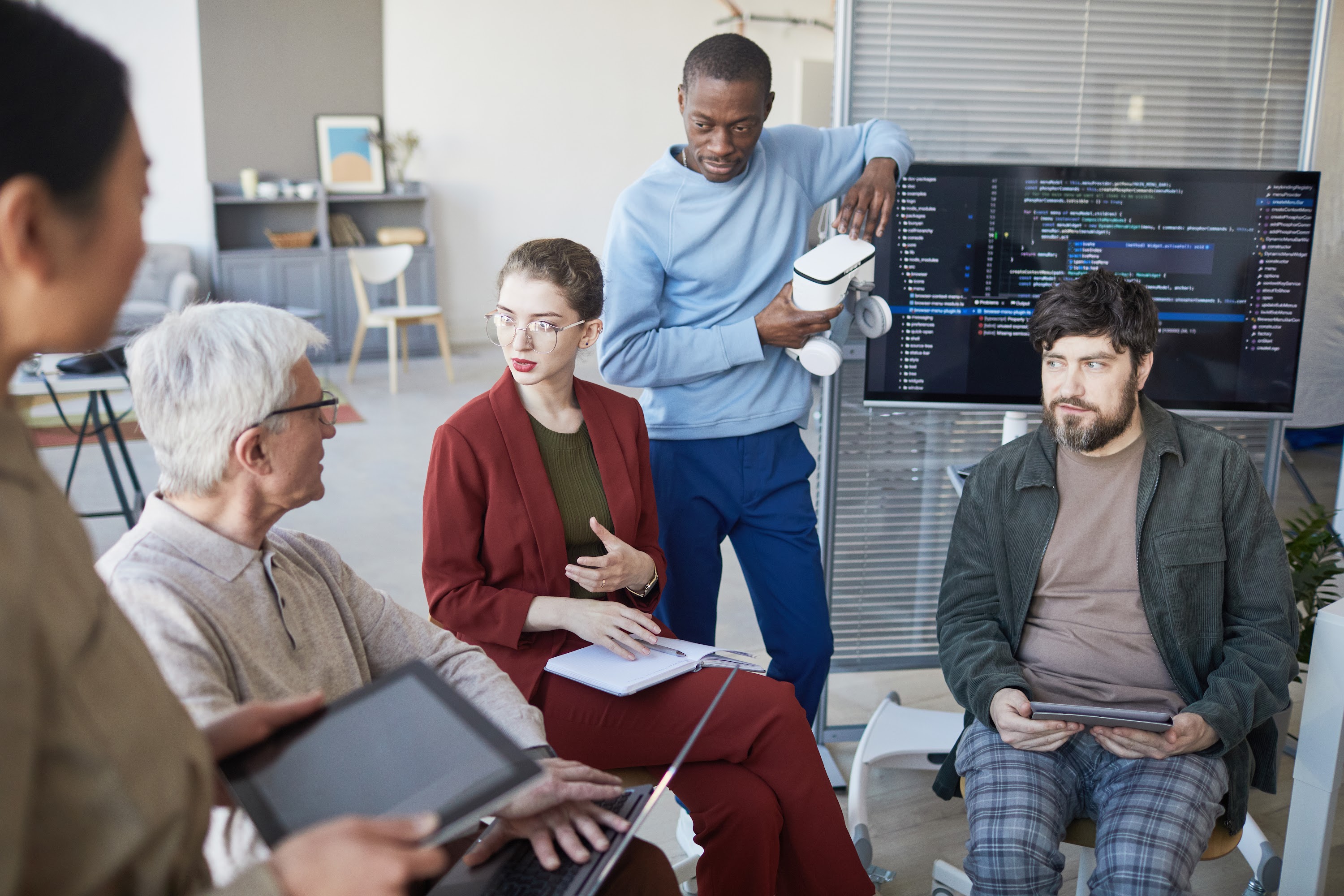 it-team-meeting-in-circle-2025-03-05-15-57-57-utc.jpg