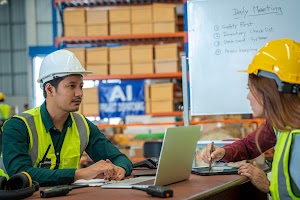 logistics-workers-have-a-meeting-in-a-large-distri-2025-01-07-15-52-02-utc.jpg