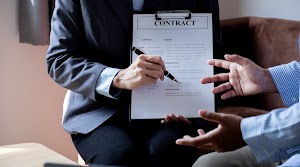 real-estate-agent-explains-the-business-contract-2025-02-12-01-24-08-utc.jpg
