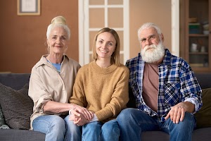 senior-parents-spending-time-with-daughter-2023-11-27-05-06-01-utc.jpg