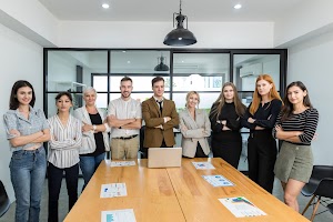 diverse-colleagues-gather-in-brainstorm-discuss-st-2025-03-13-18-13-32-utc.JPG