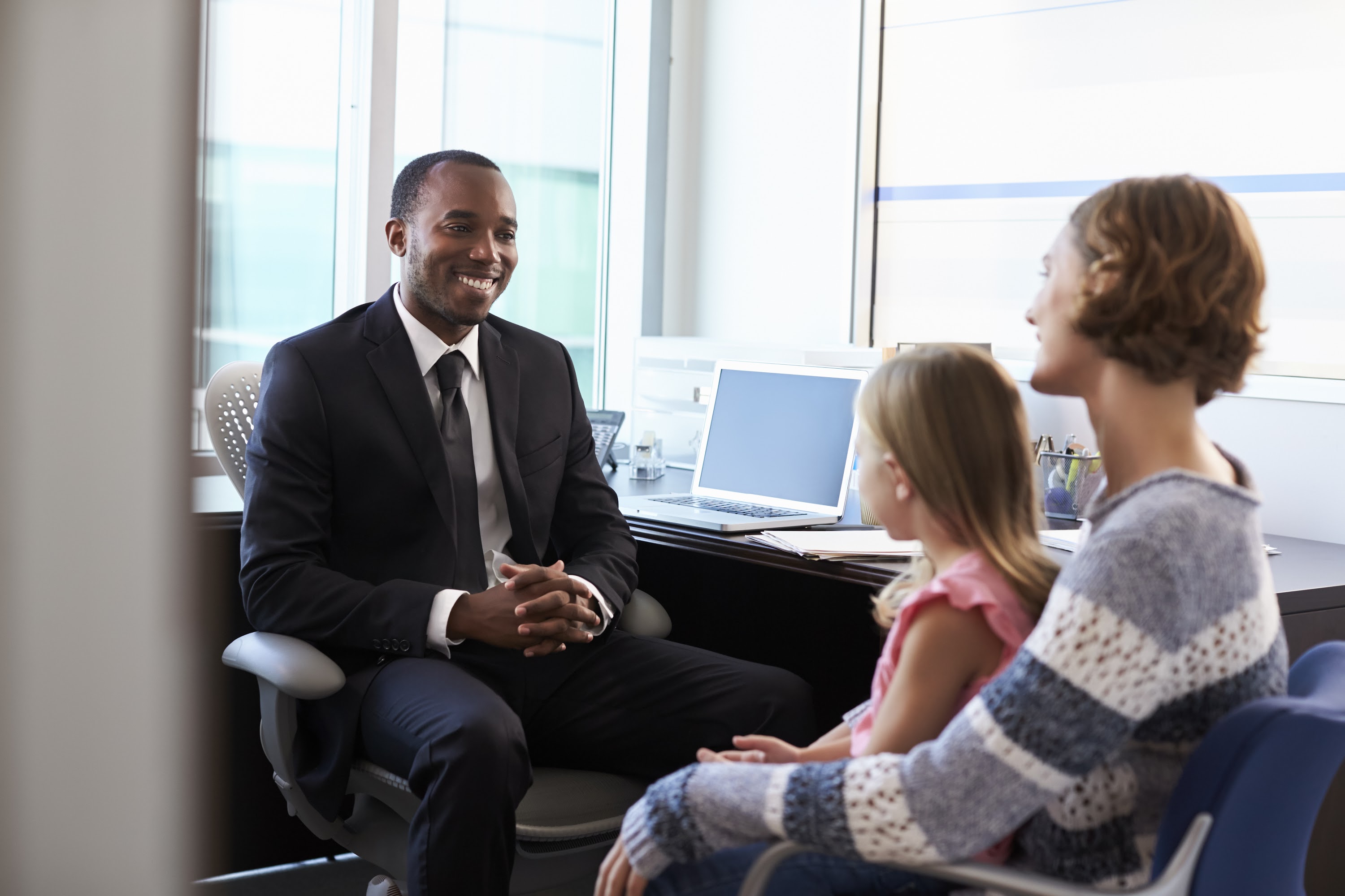 pediatrician-meeting-with-mother-and-child-in-hosp-2024-10-19-05-58-55-utc.jpg