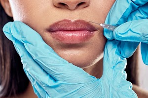 shot-of-a-woman-having-her-lips-injected-with-fill-2025-04-06-00-28-36-utc.jpg
