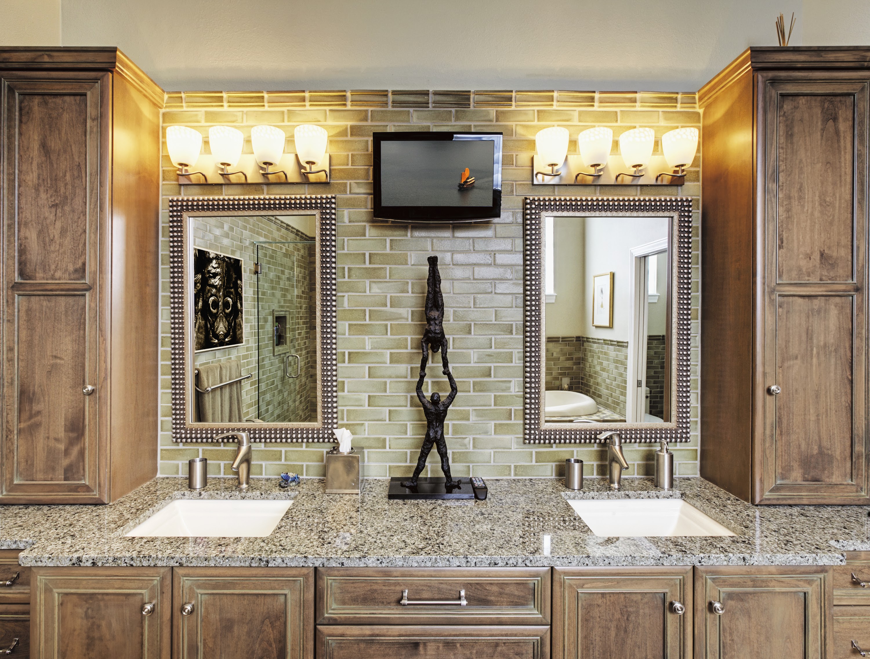 bathroom-counter-with-vanity-lighting-2025-04-04-08-27-19-utc.jpg