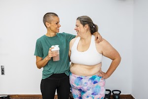 personal-trainer-supporting-client-with-protein-sh-2025-02-10-11-09-13-utc.jpg