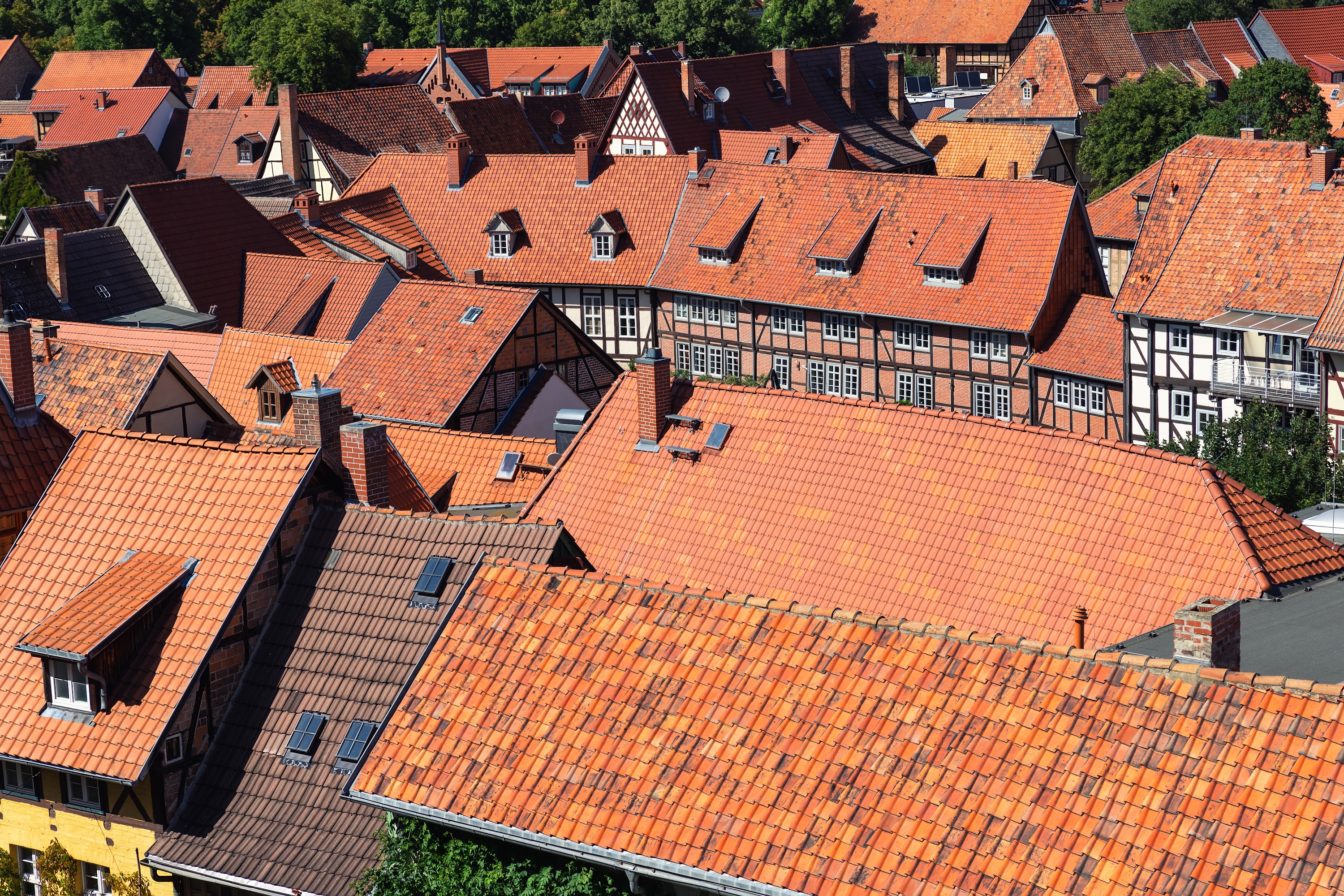 scenic-panoramic-view-traditional-shingle-tiled-re-2025-01-10-05-33-47-utc.jpg