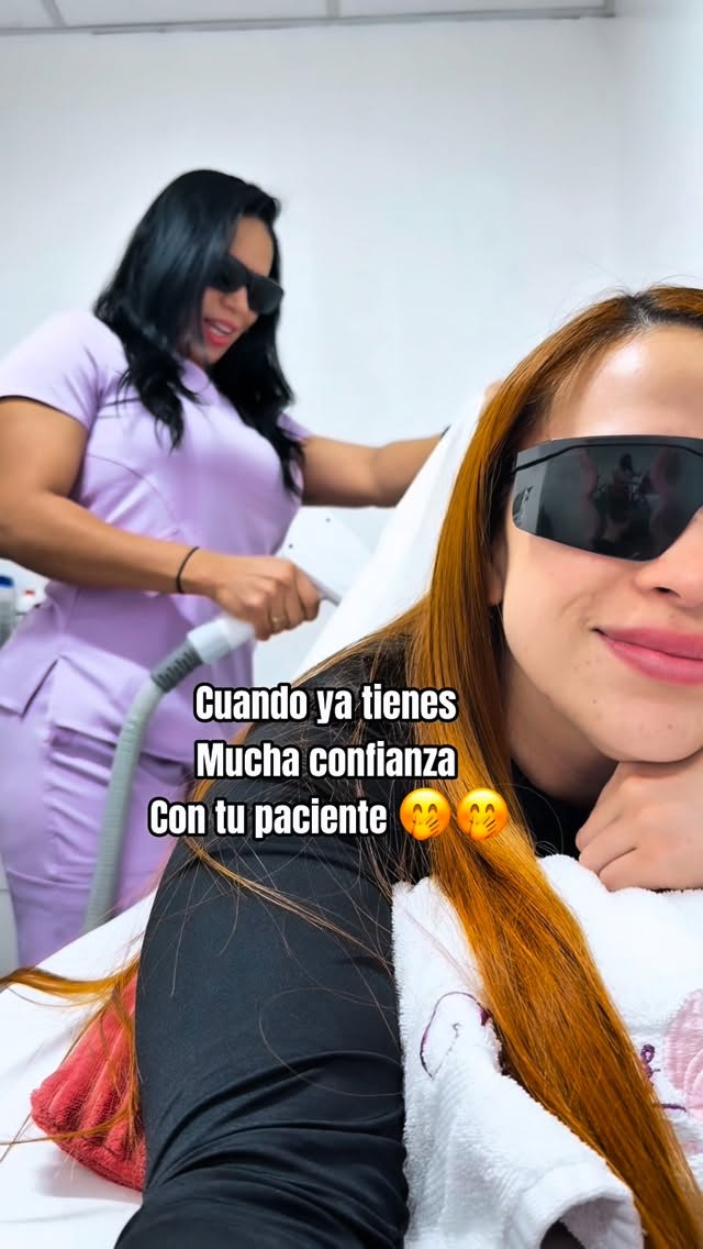 Cristina's Beauty Spa Instagram: POV: Vienes a hacerte láser…
pero también quieres grabar contenido para tus historias 😂📱

En Crist…