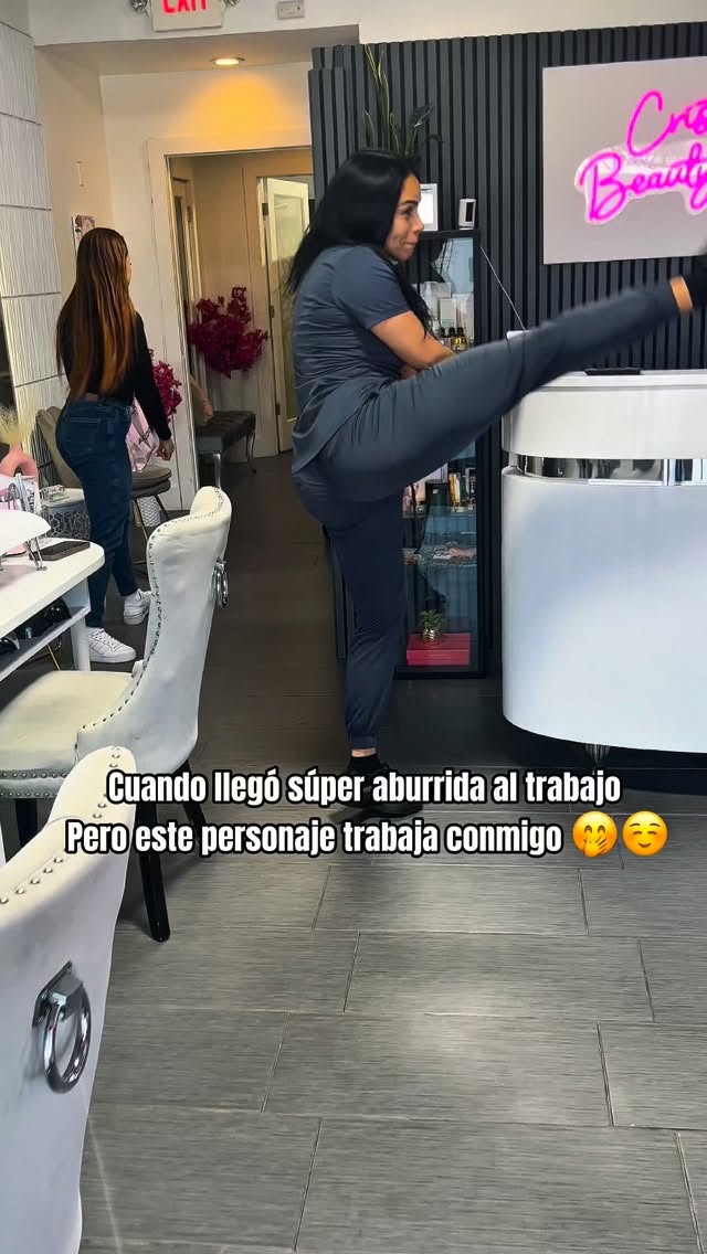 Cristina's Beauty Spa Instagram: Cuando llegas sin ganas…
pero tienes el mejor ambiente de trabajo 😂💖

Aquí no solo trabajamos… tam…