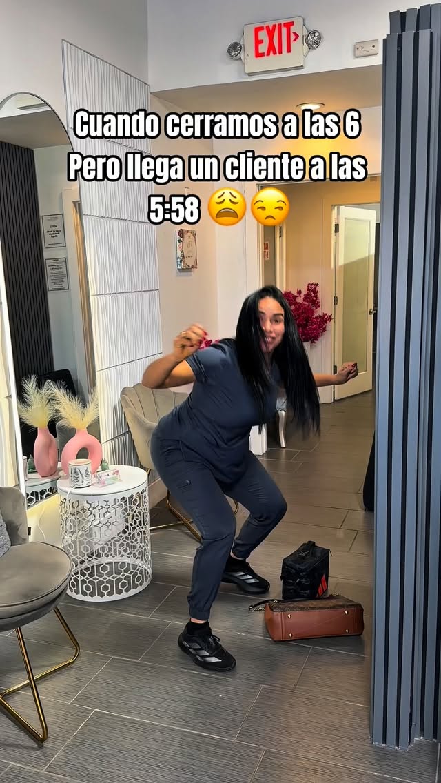 Cristina's Beauty Spa Instagram: Cuando ya estás lista para irte…
y entra una clienta preguntando:
“¿A qué hora cierran?” 😭🤣

📲 Ag…