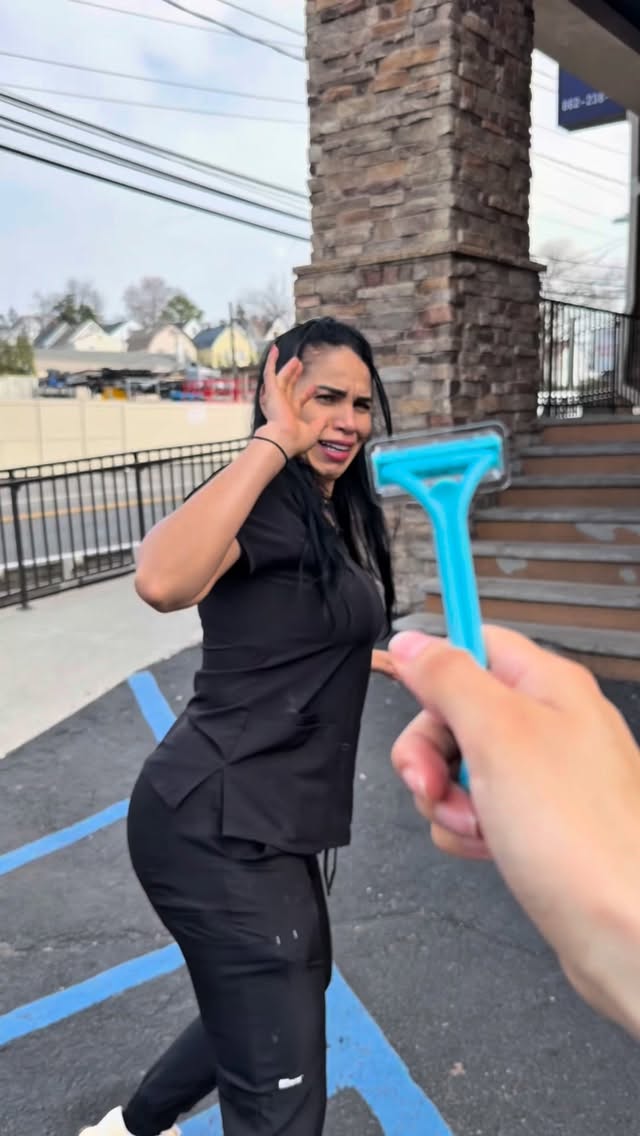 Cristina's Beauty Spa Instagram: La rasuradora otra vez…
y tú pensando: “esta es la última vez” 🤡

Pero vuelve…
con:
❌ irritación
❌…