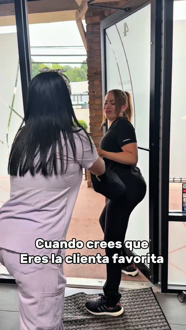 Cristina's Beauty Spa Instagram: Ella llegó convencida de que es nuestra clienta favorita… hasta que me vio atendiendo a otra. 🤣🏃‍♀…