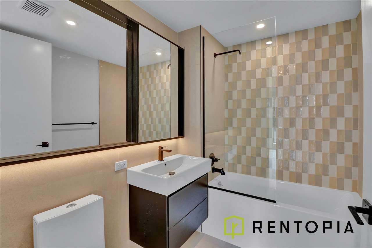 130 Hope Street — Unit interiors