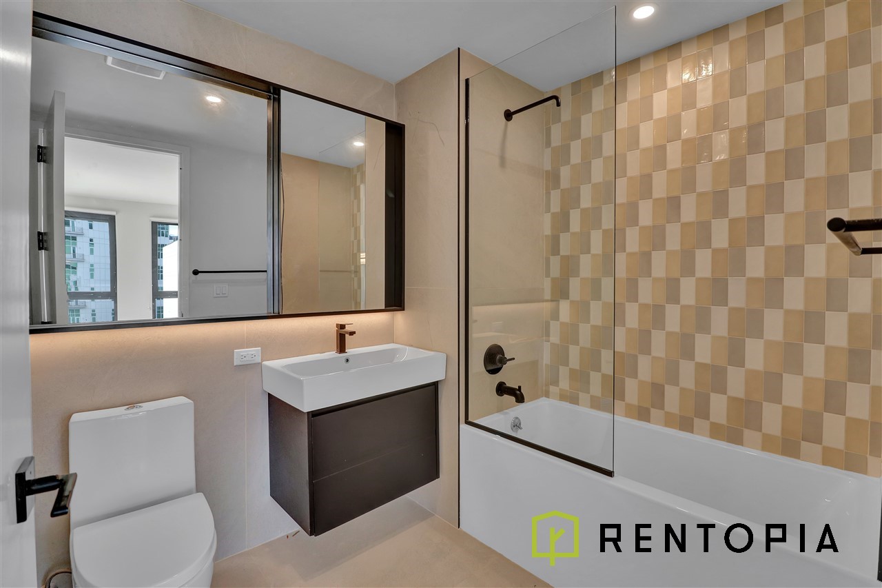 130 Hope Street — Unit interiors