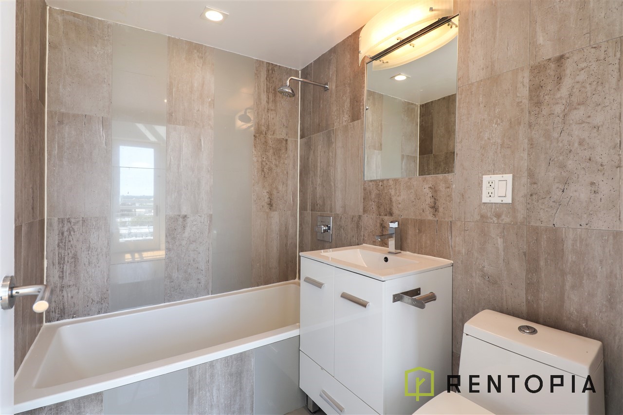 1433 Dekalb Avenue — Unit interiors