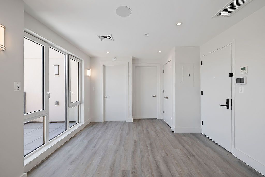 2605 Snyder Avenue photo 3