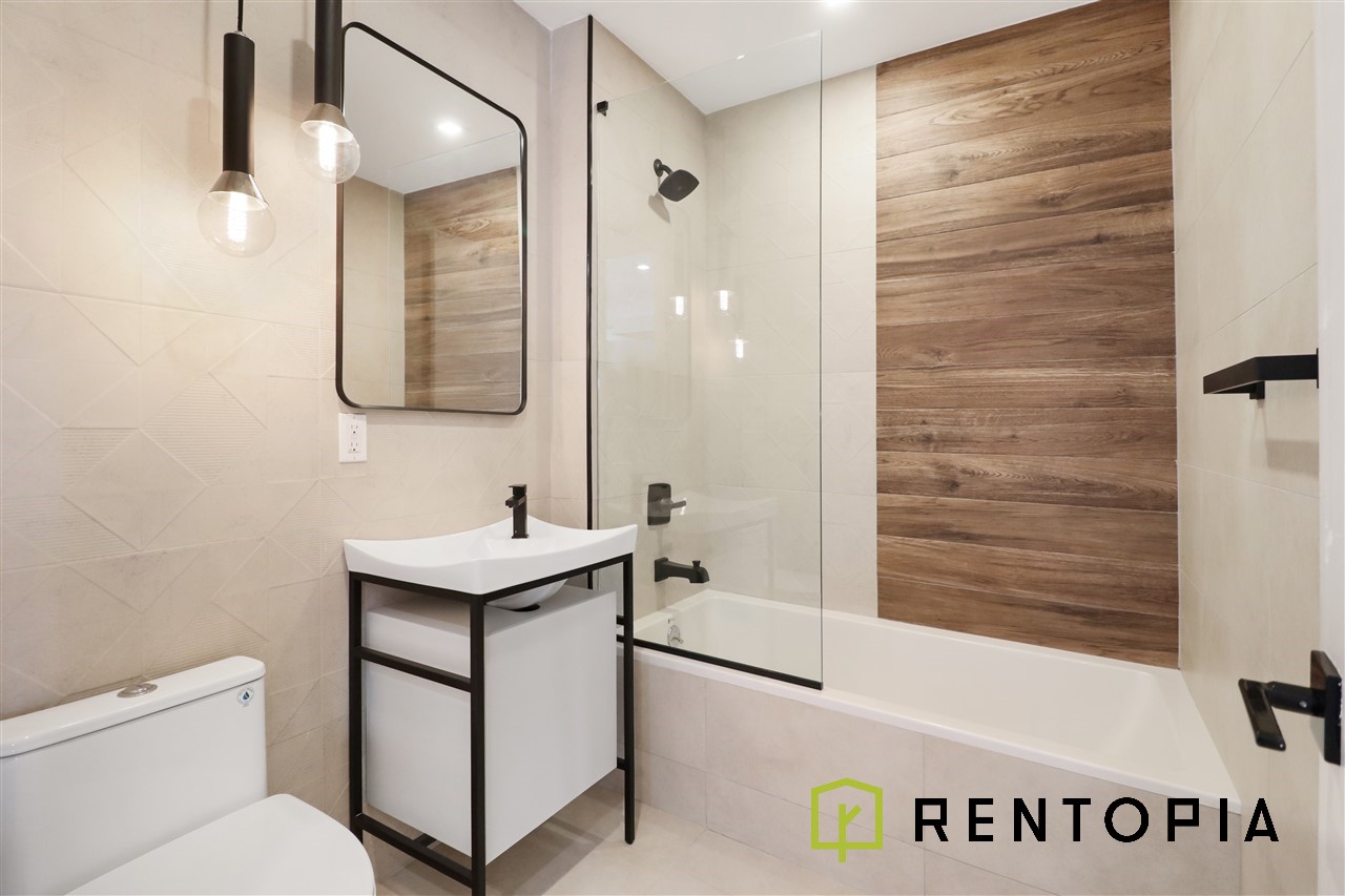 302 Graham Avenue — Unit interiors