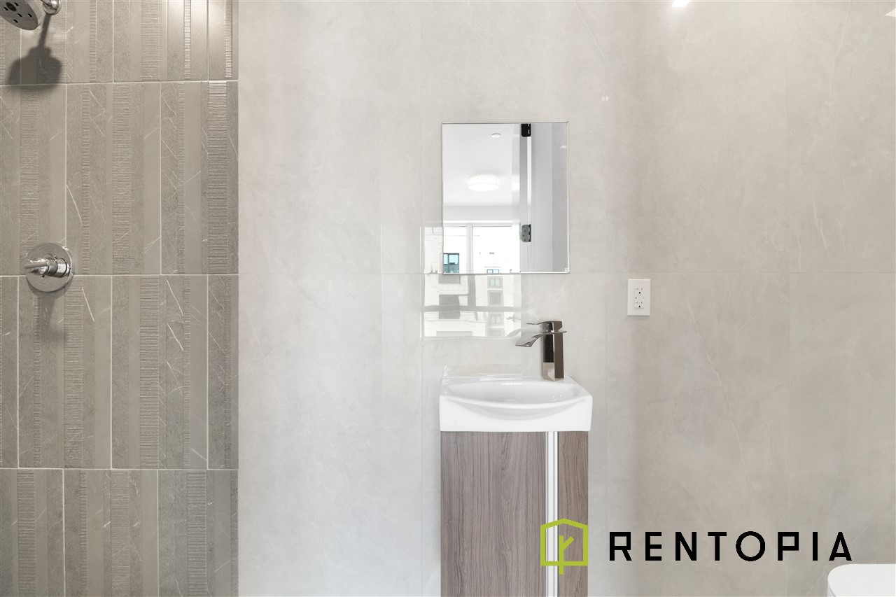 319 Lenox Road — Unit interiors
