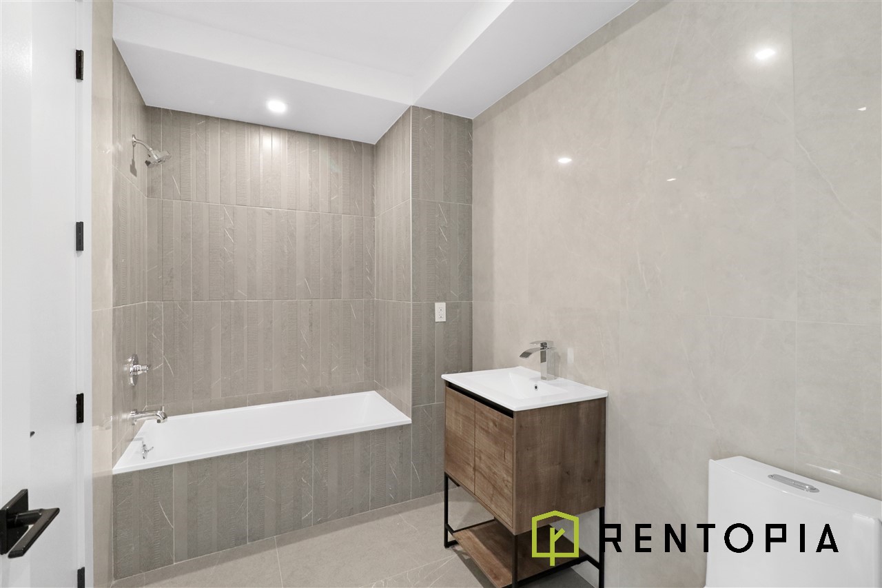319 Lenox Road — Unit interiors