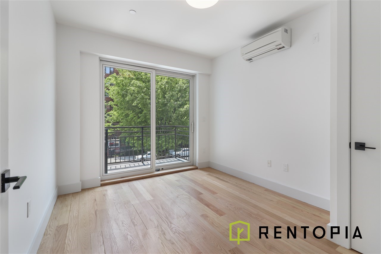 319 Lenox Road — Unit interiors