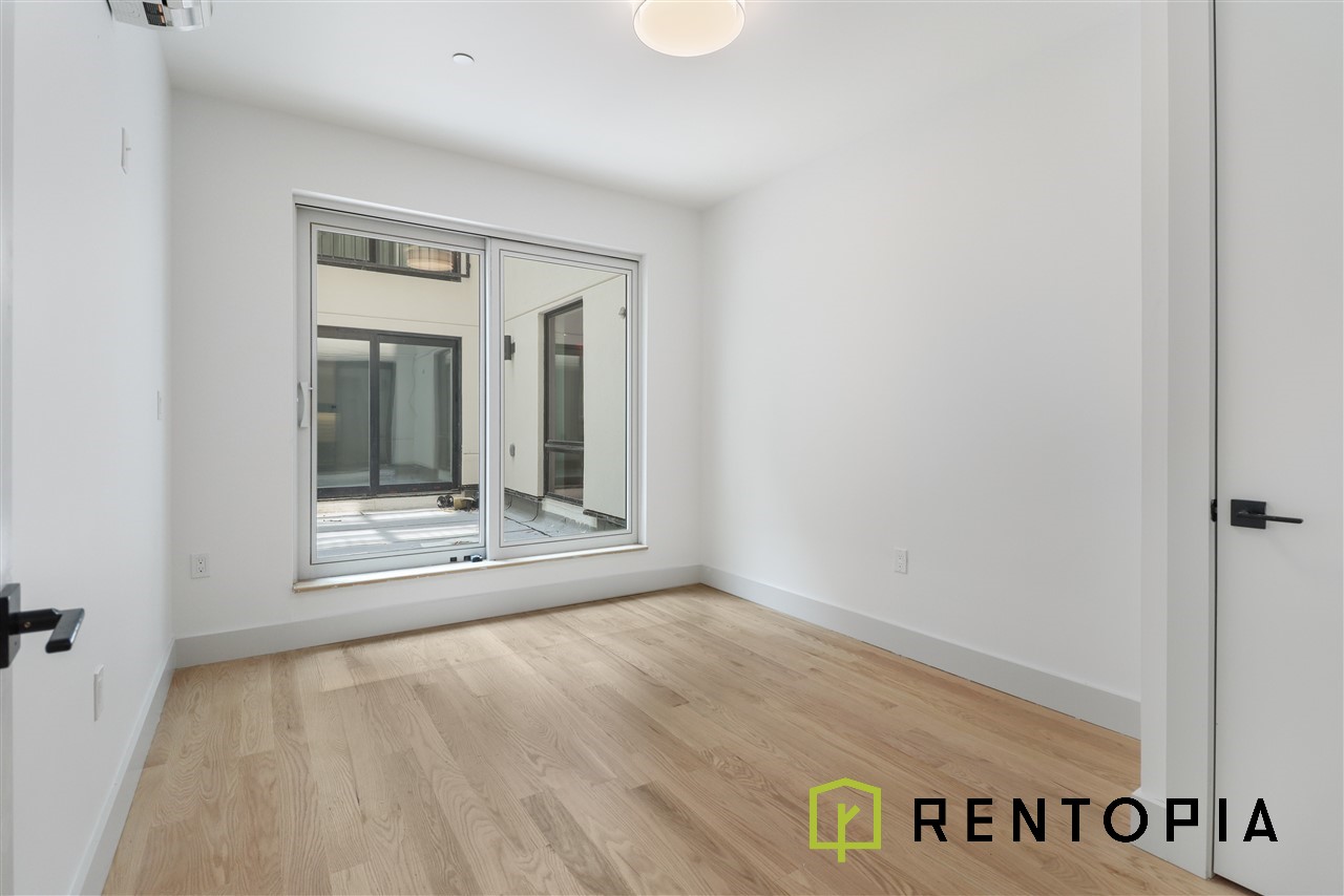 319 Lenox Road — Unit interiors