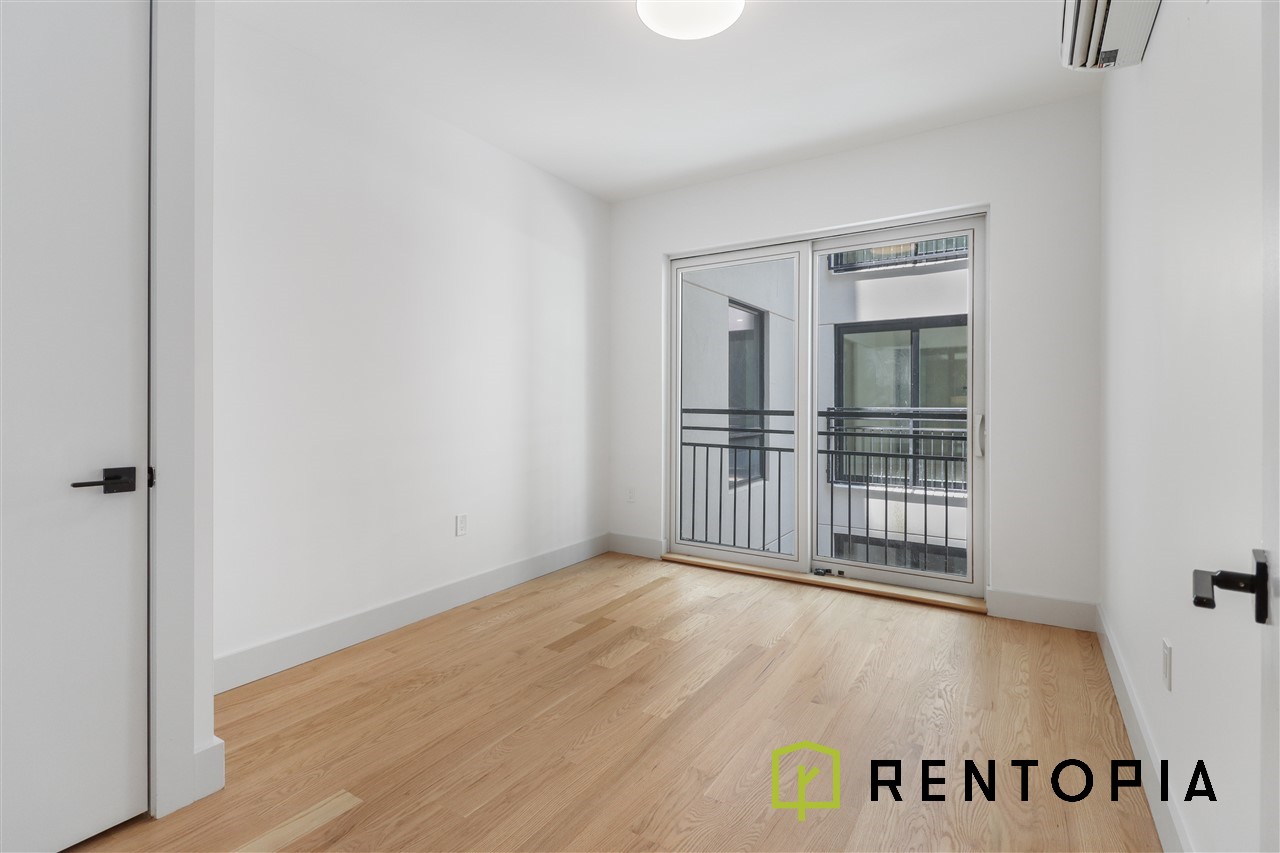 319 Lenox Road — Unit interiors