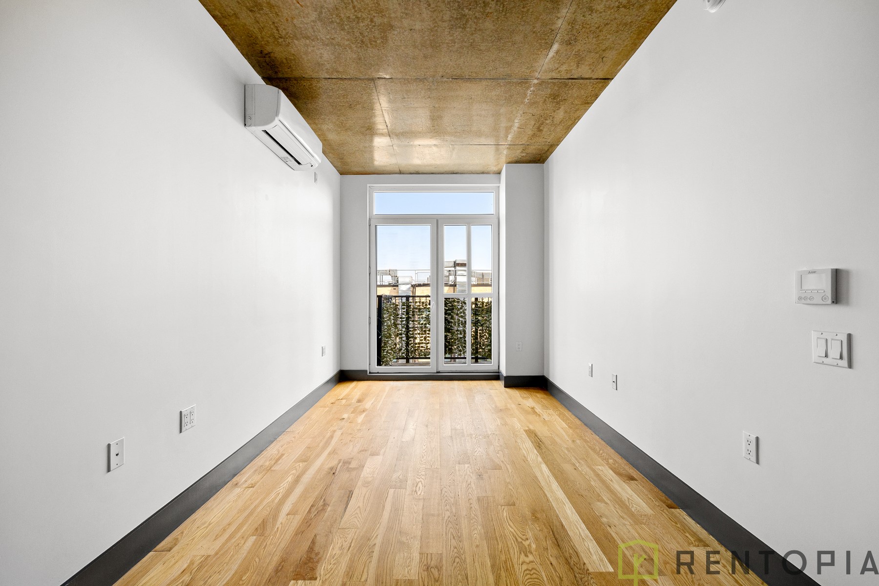 340 Evergreen Avenue — Unit interiors