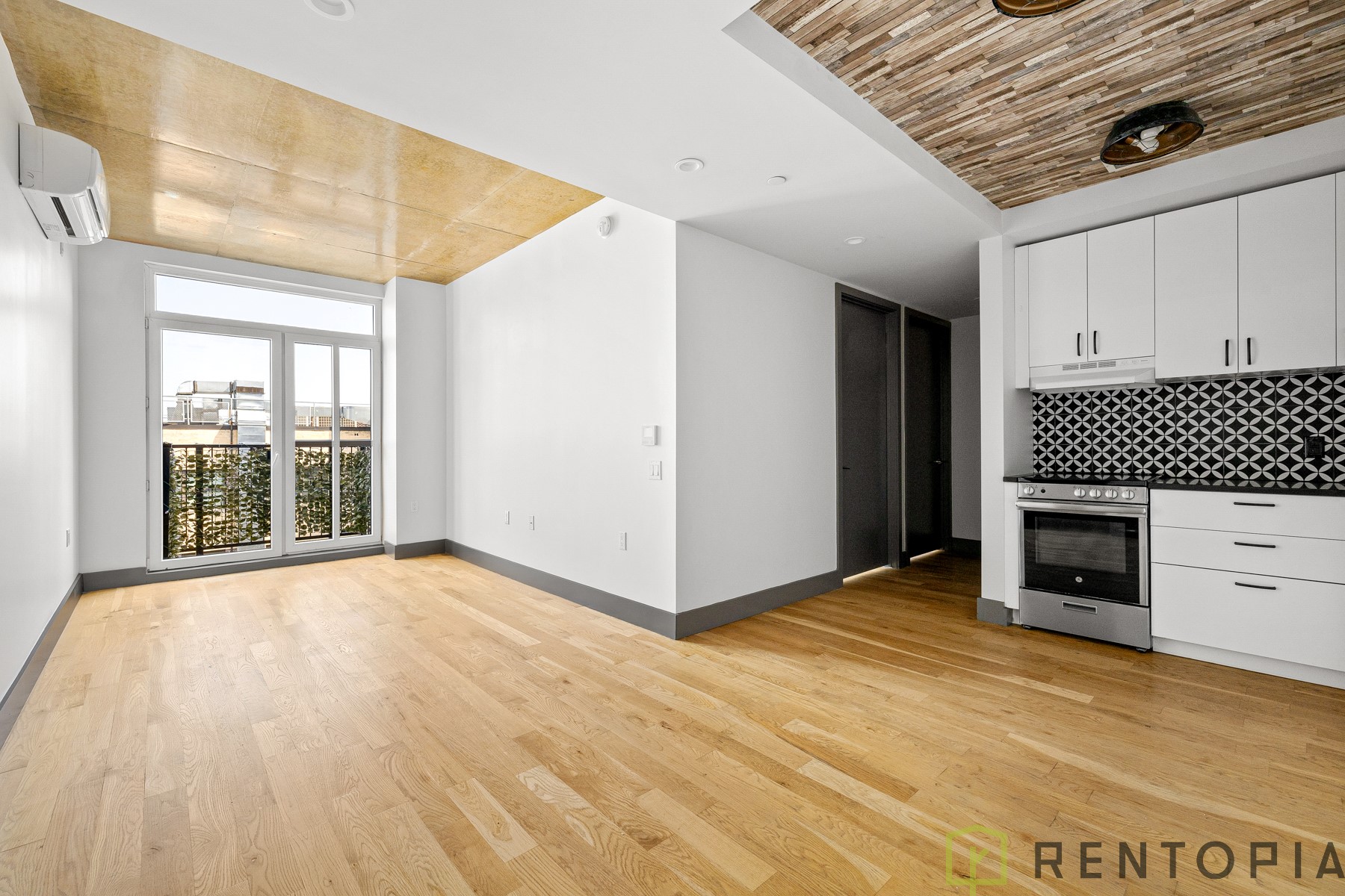 340 Evergreen Avenue — Unit interiors