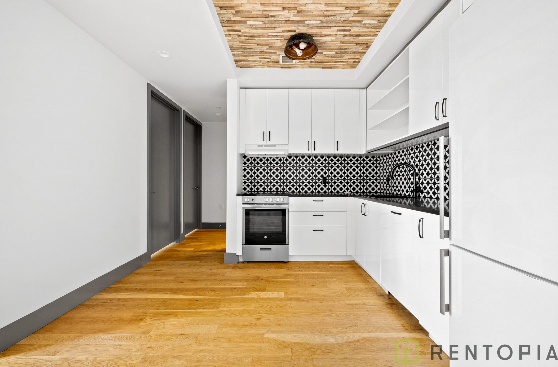 340 Evergreen Avenue — Unit interiors
