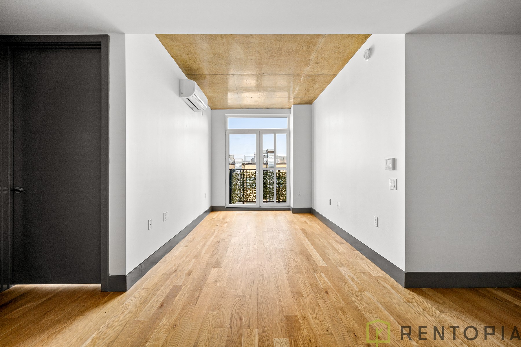 340 Evergreen Avenue — Unit interiors