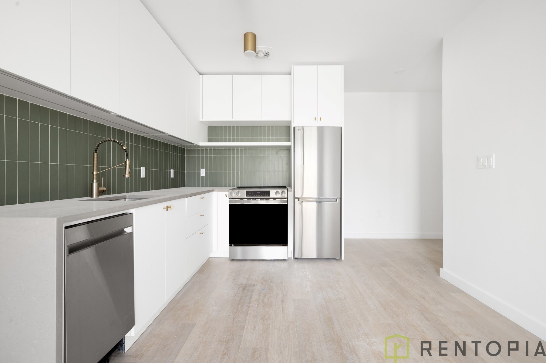 527 Grand Avenue — Unit interiors