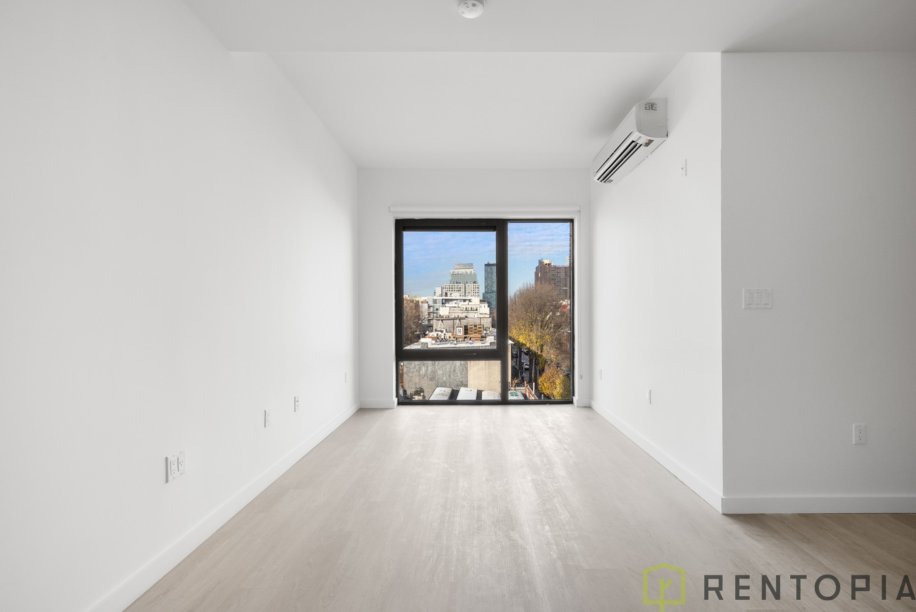 527 Grand Avenue — Unit interiors