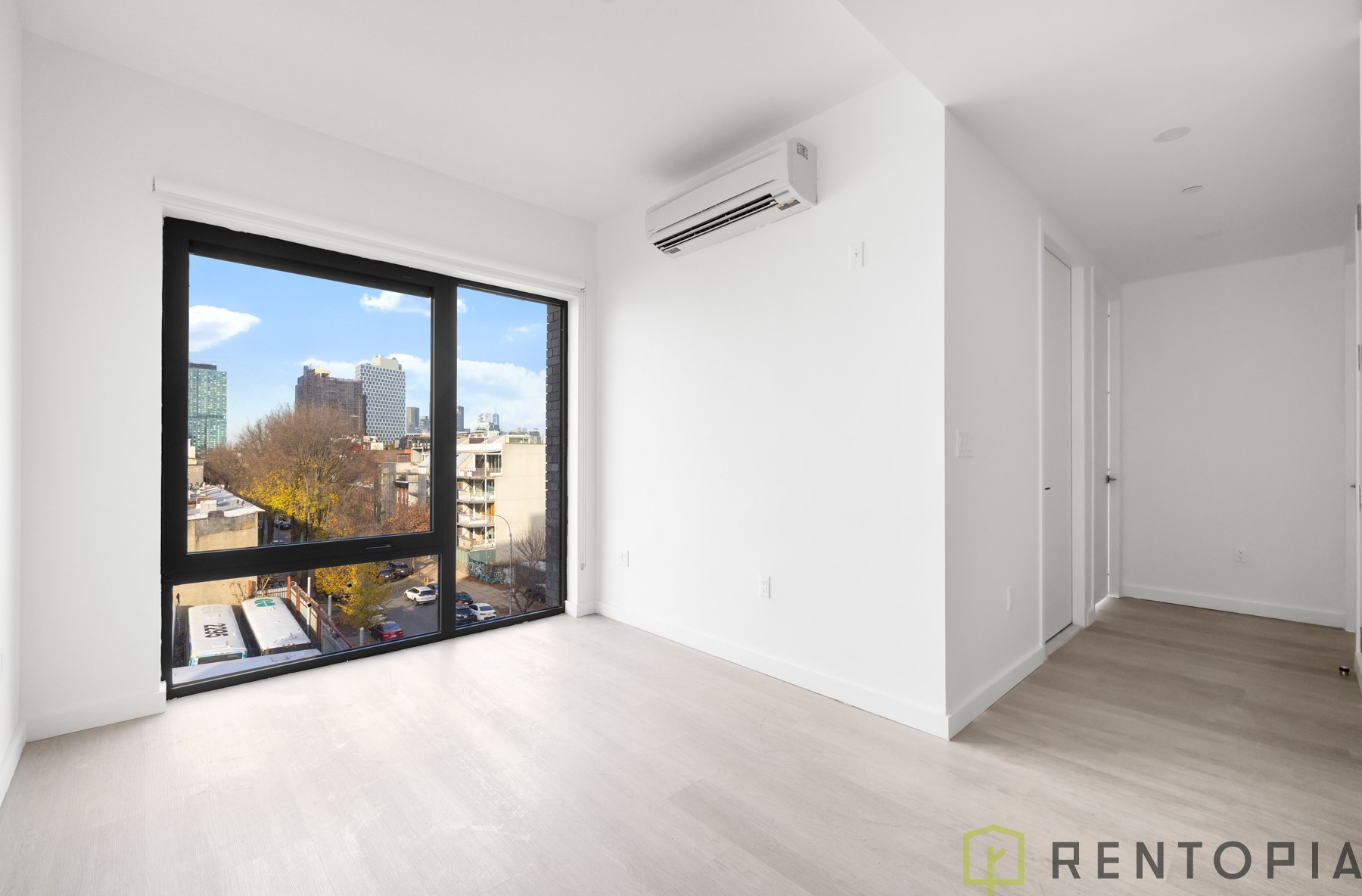 527 Grand Avenue — Unit interiors