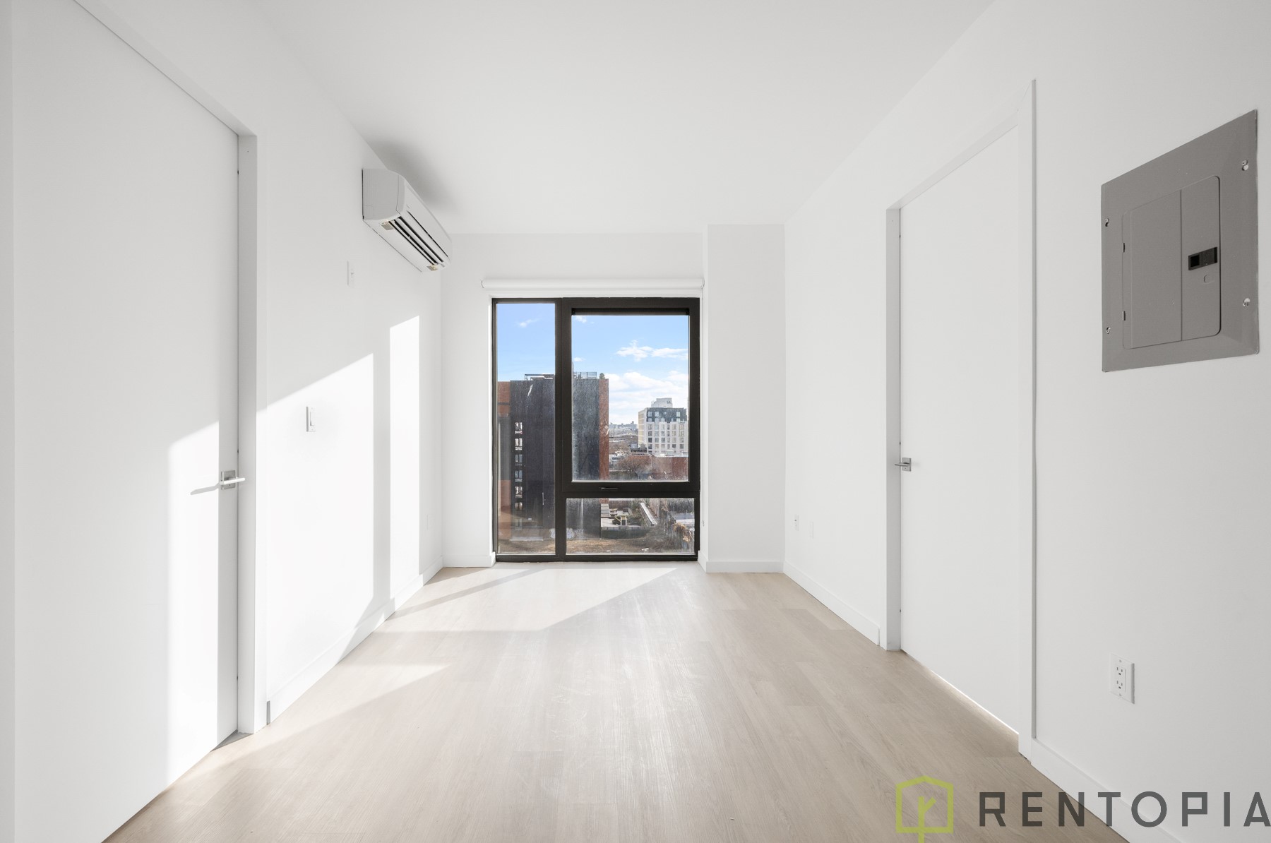 527 Grand Avenue — Unit interiors