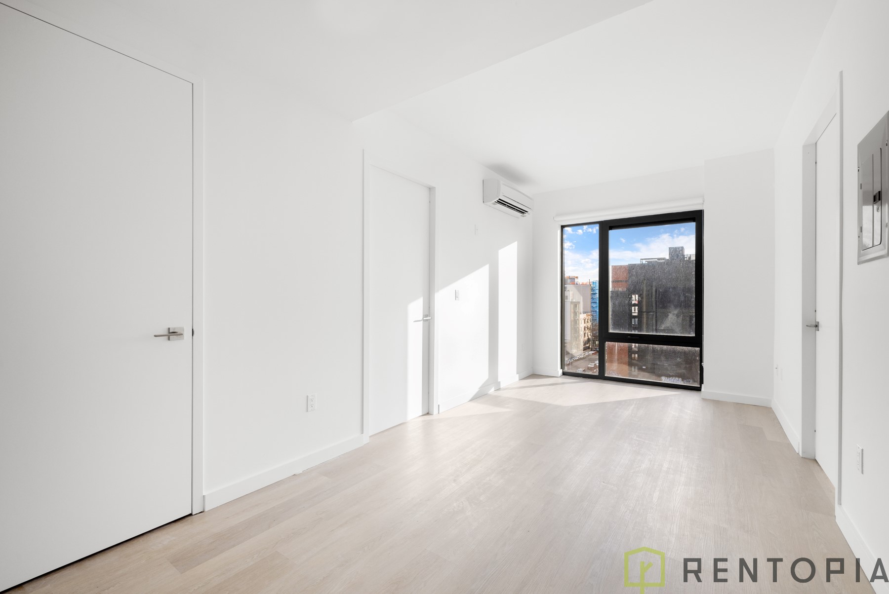 527 Grand Avenue — Unit interiors
