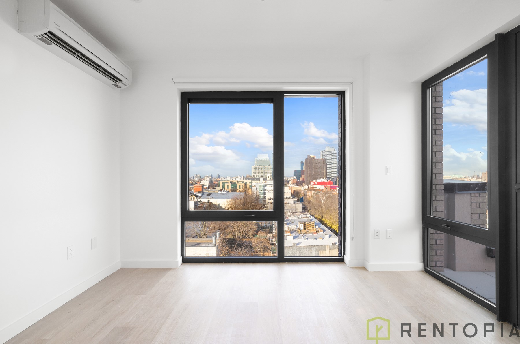 527 Grand Avenue — Unit interiors