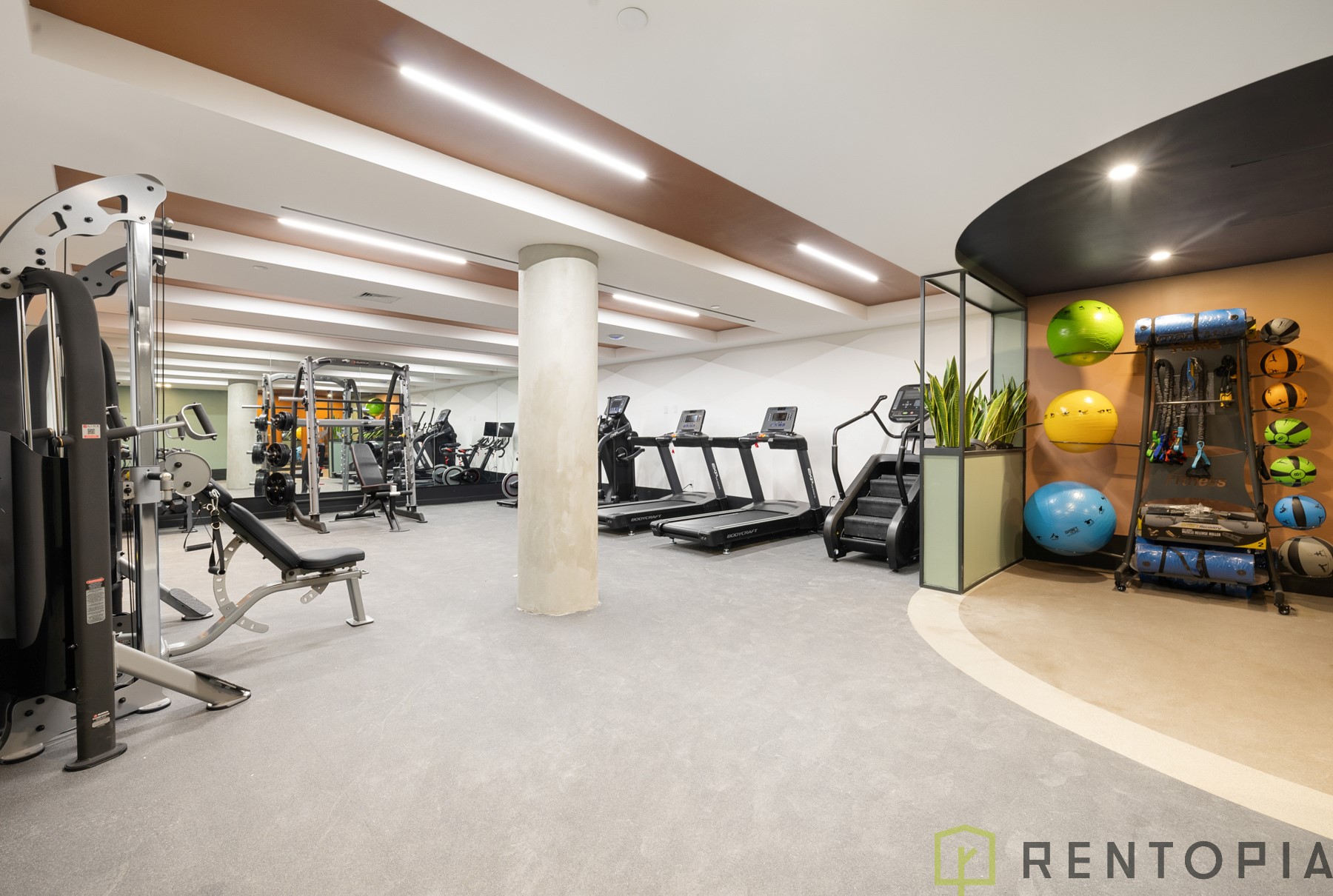 527 Grand Avenue — Amenities