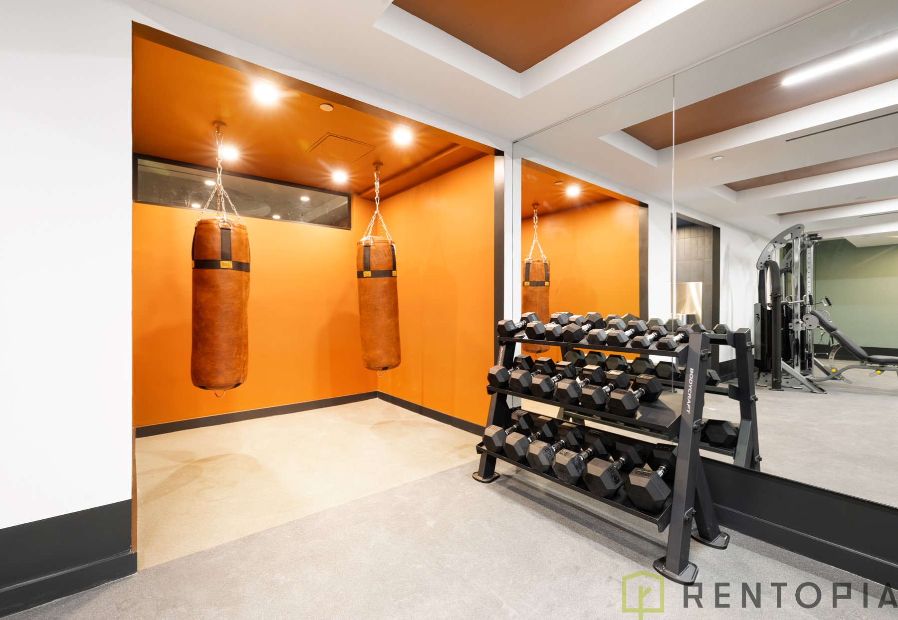 527 Grand Avenue — Amenities