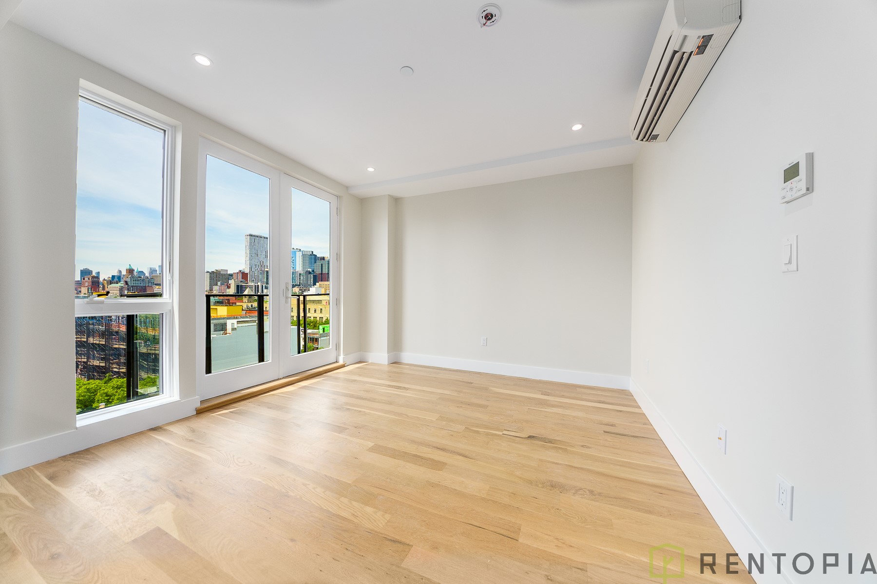 65 4 Avenue — Unit interiors
